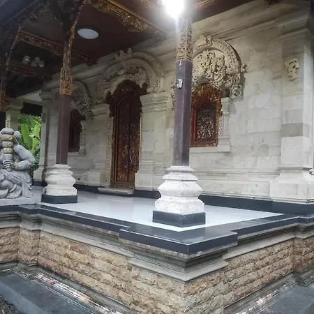 Men Sari Homestay